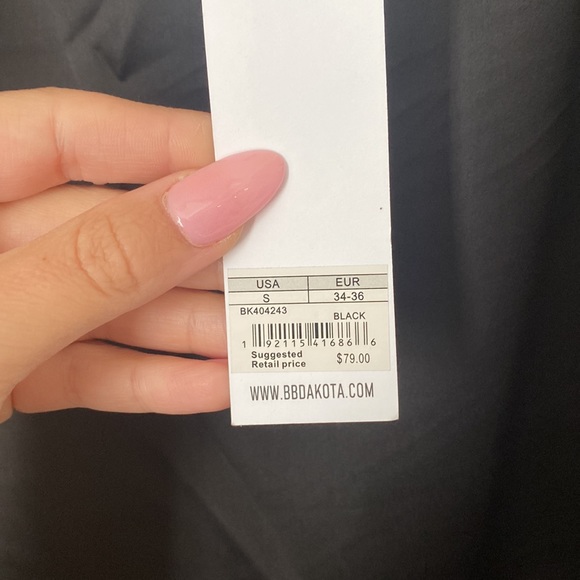 Women’s black BB Dakota Steve Madden top size small with feathers - Picture 3 of 6